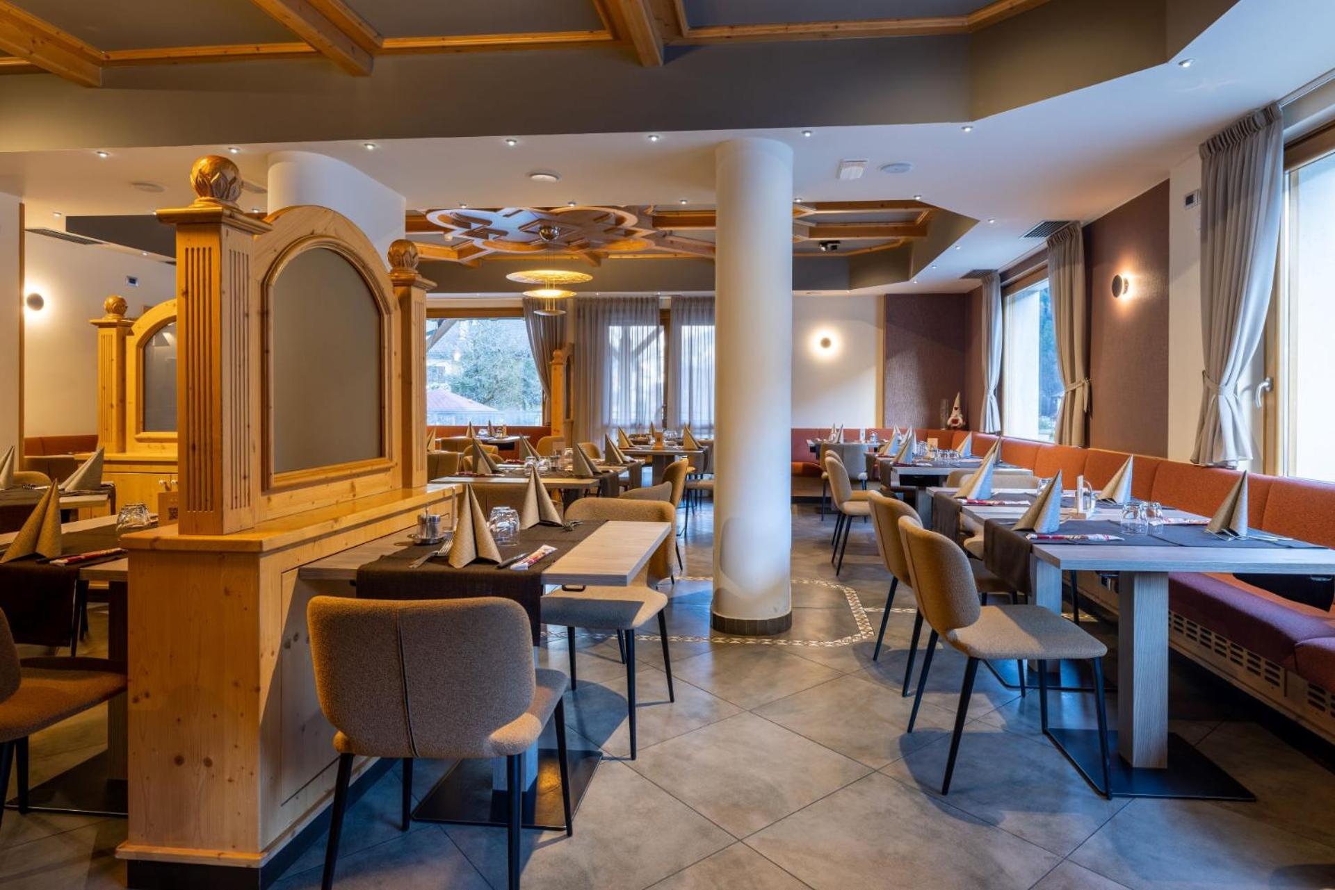 Hotel Dolomiti Saone Tione di Trento Exteriör bild