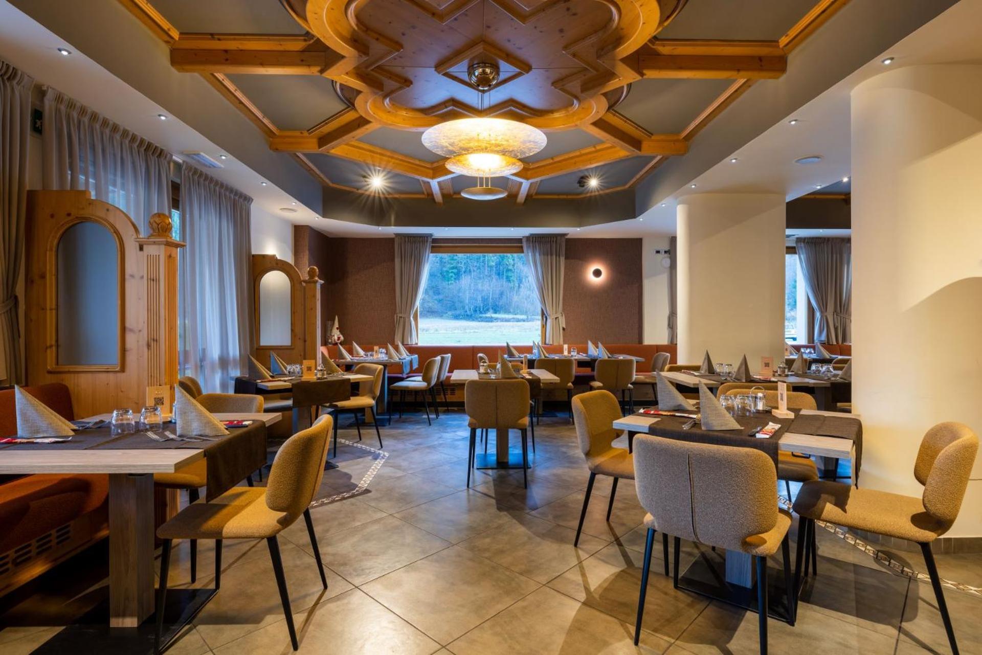 Hotel Dolomiti Saone Tione di Trento Exteriör bild